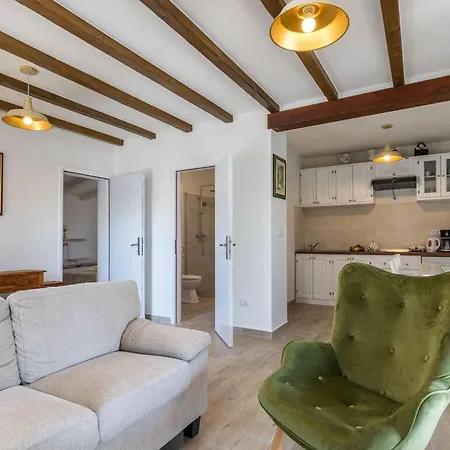 Jozefina Comfortable Villa *