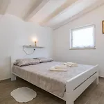 Jozefina Comfortable