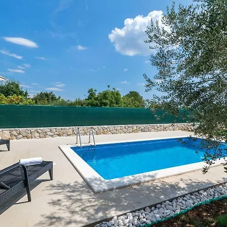 Jozefina Comfortable * רוביני